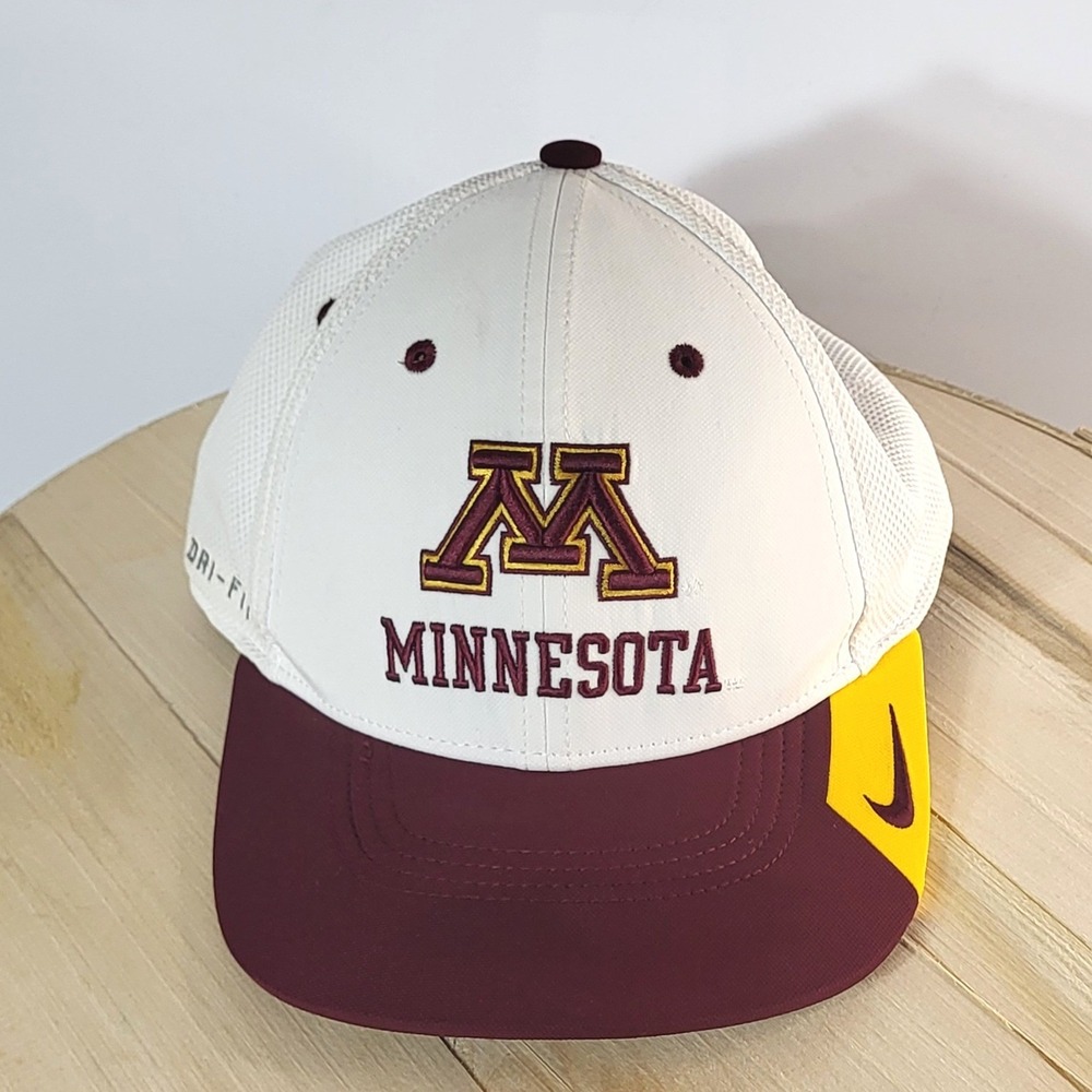 Nike Mens Minnesota Golden Gophers Legacy91 Dri-FIT Mesh Hat White Maroon L/XL